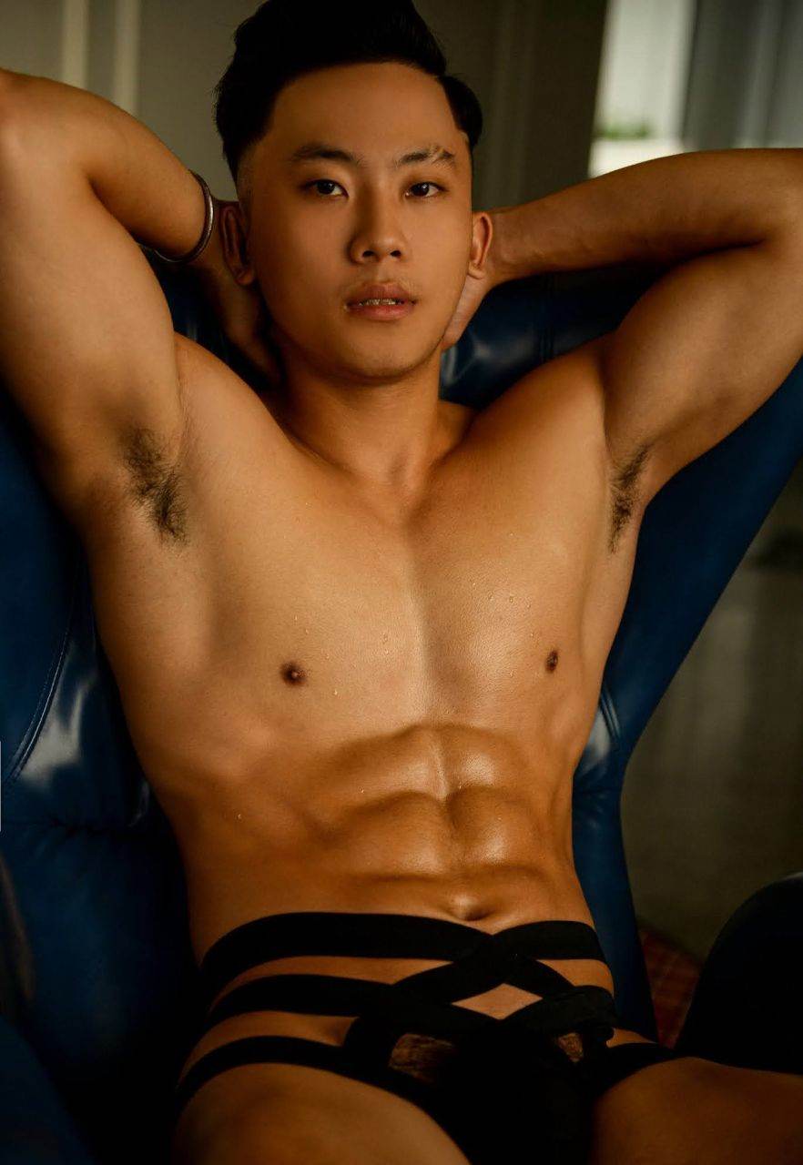 หนุ่มหล่อขึ้นปก 954.5