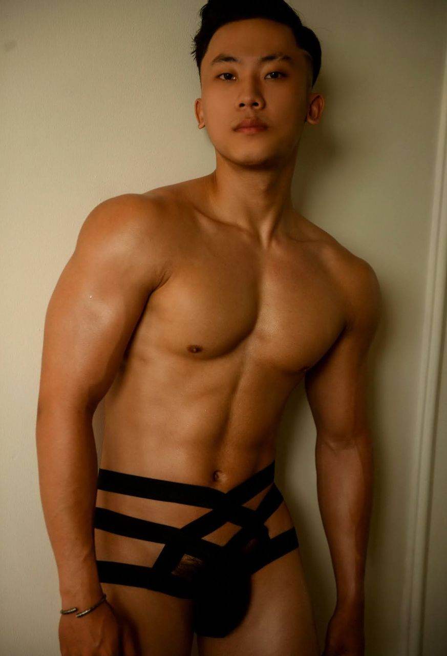 หนุ่มหล่อขึ้นปก 954.5