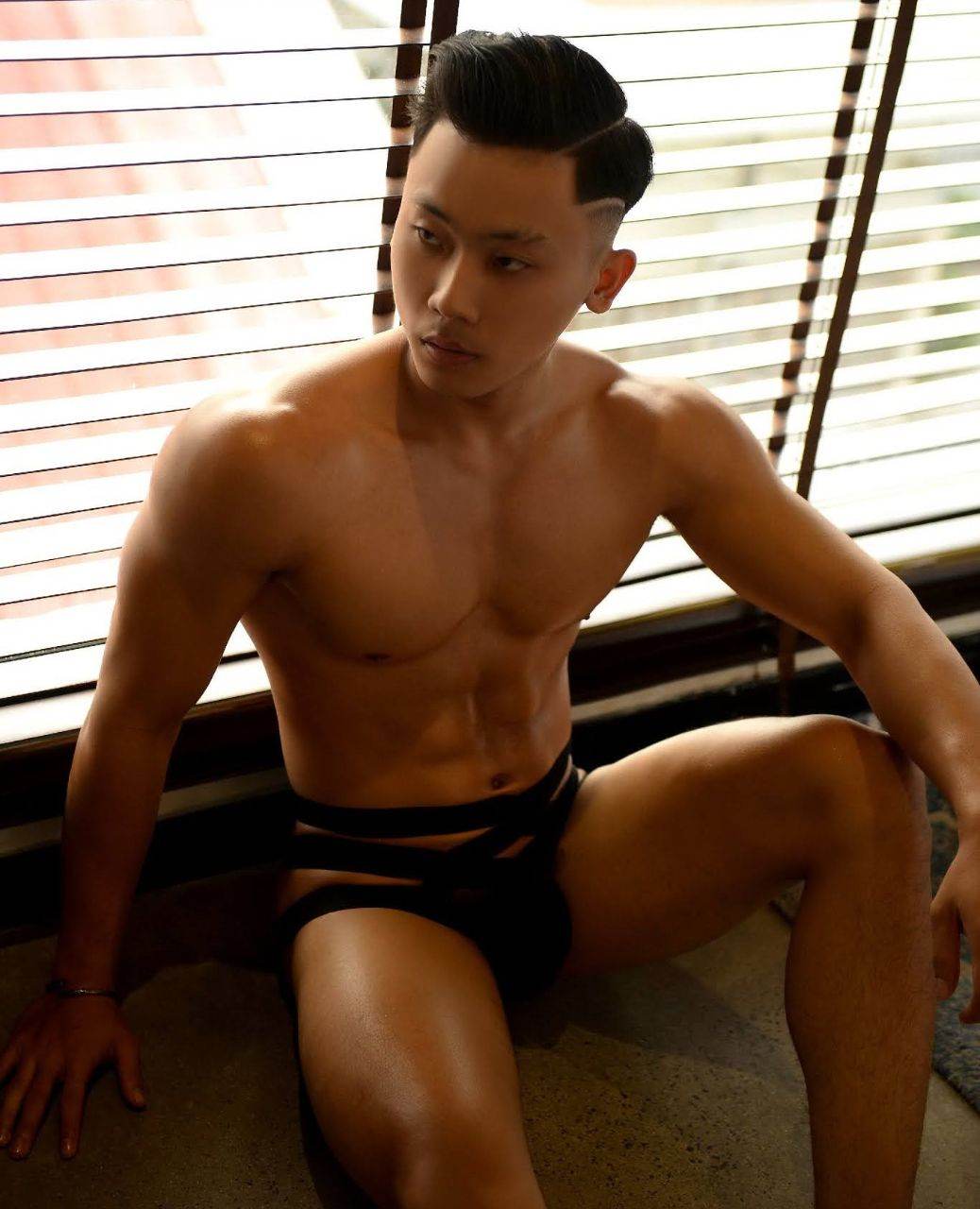 หนุ่มหล่อขึ้นปก 954.5