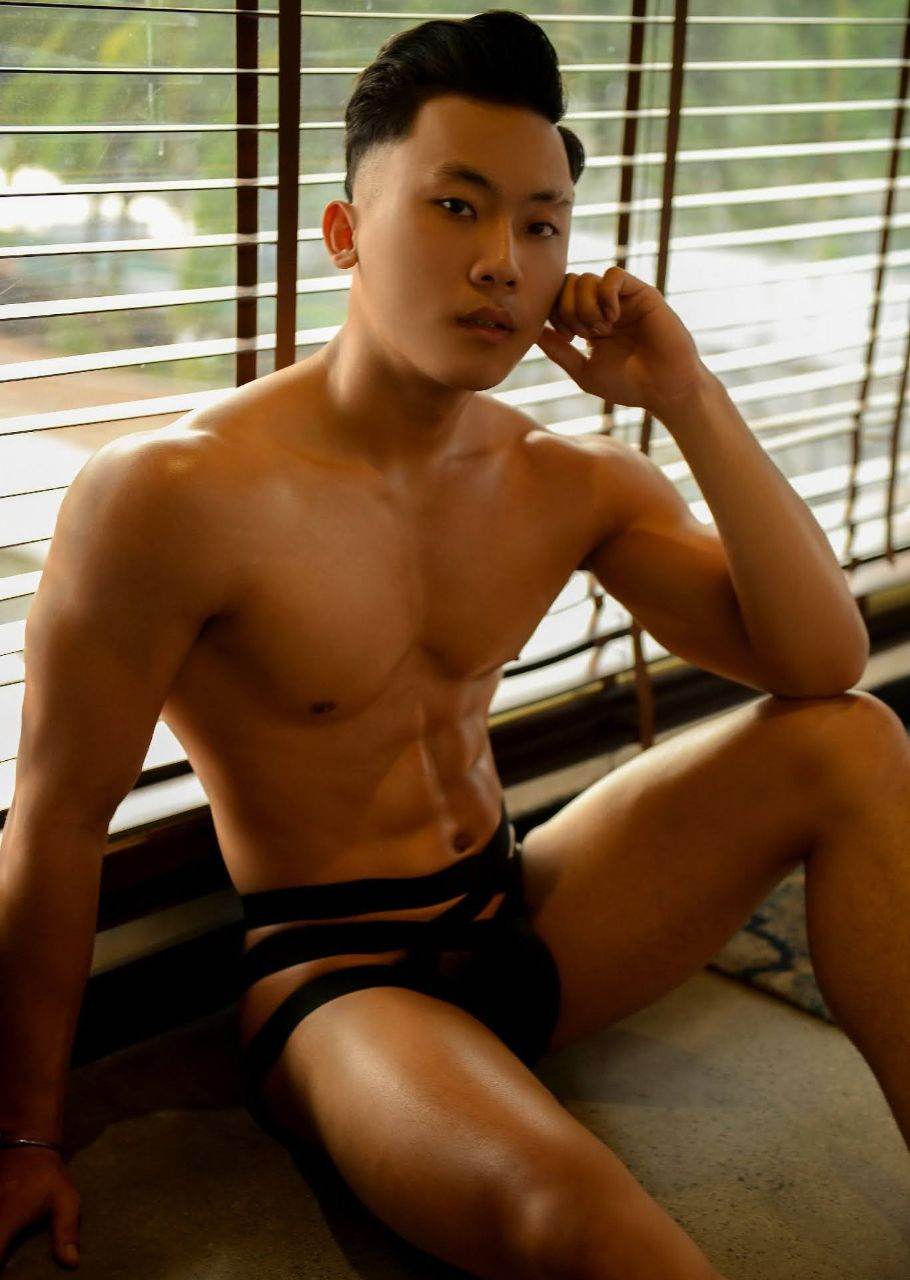 หนุ่มหล่อขึ้นปก 954.5
