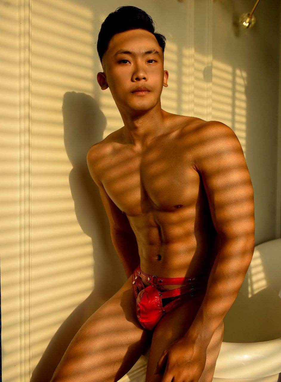 หนุ่มหล่อขึ้นปก 954.5