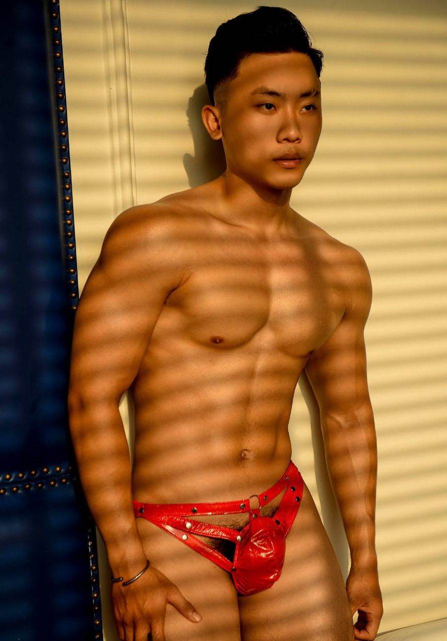 หนุ่มหล่อขึ้นปก 954.5
