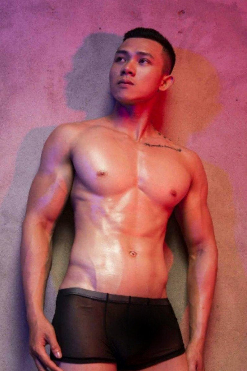หนุ่มหล่อขึ้นปก 955.5