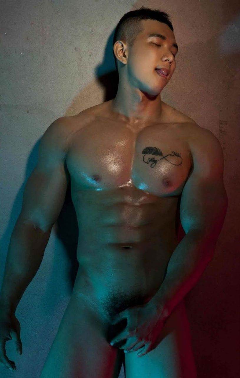 หนุ่มหล่อขึ้นปก 956.5