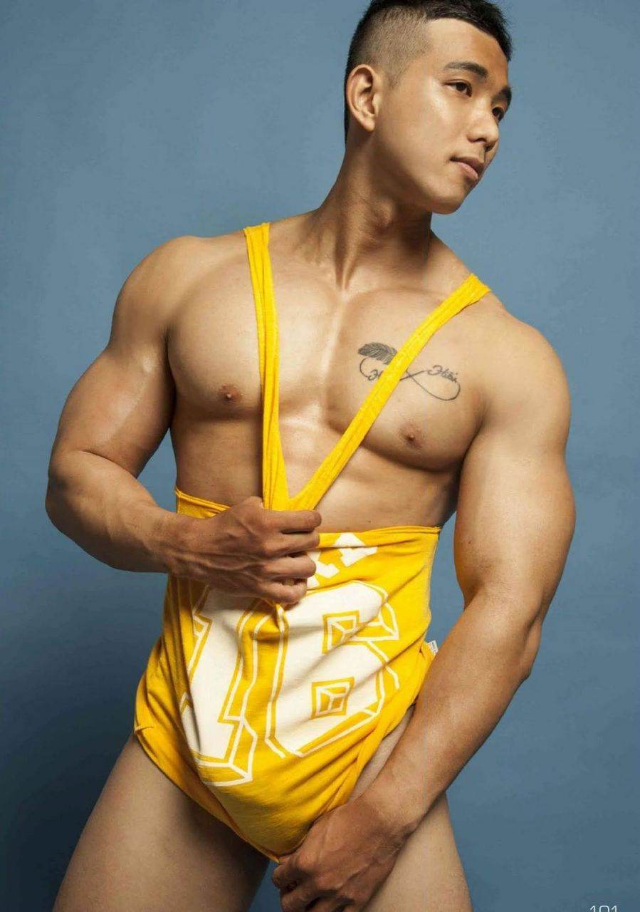 หนุ่มหล่อขึ้นปก 956.5
