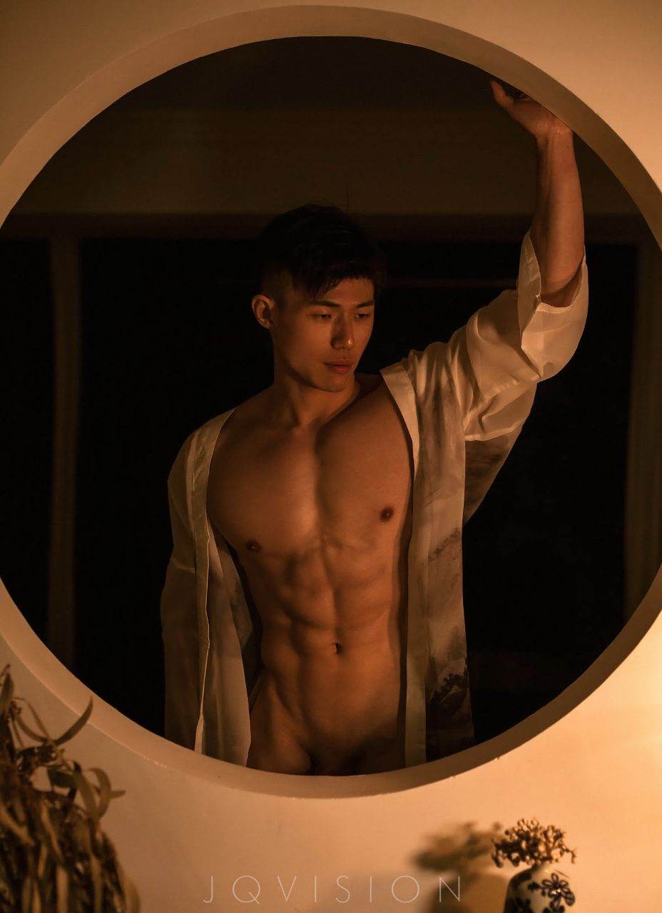 หนุ่มหล่อขึ้นปก 961.3