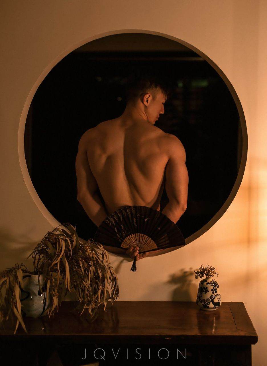 หนุ่มหล่อขึ้นปก 961.3