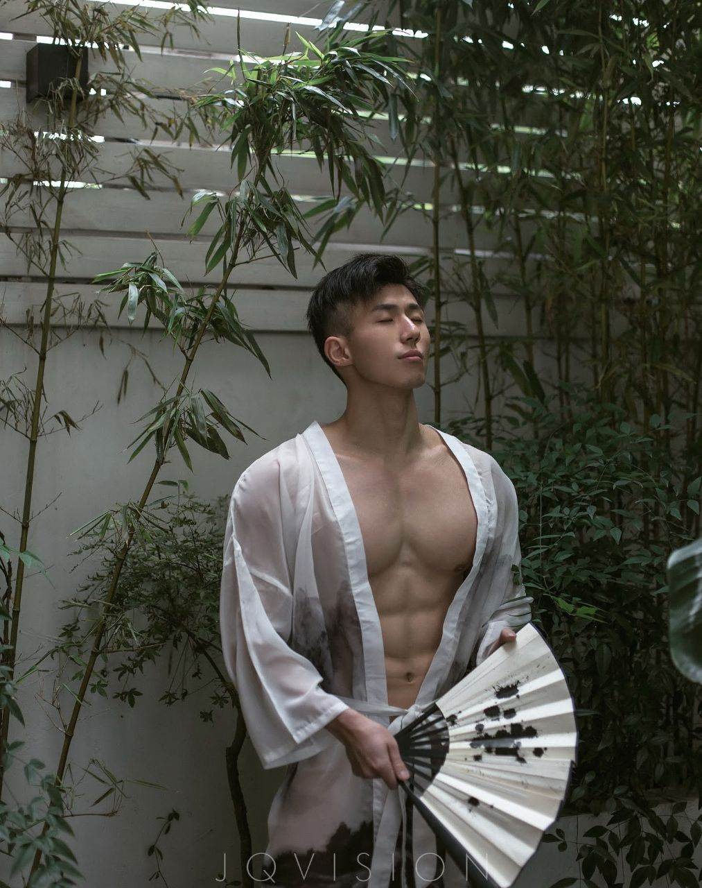 หนุ่มหล่อขึ้นปก 961.3
