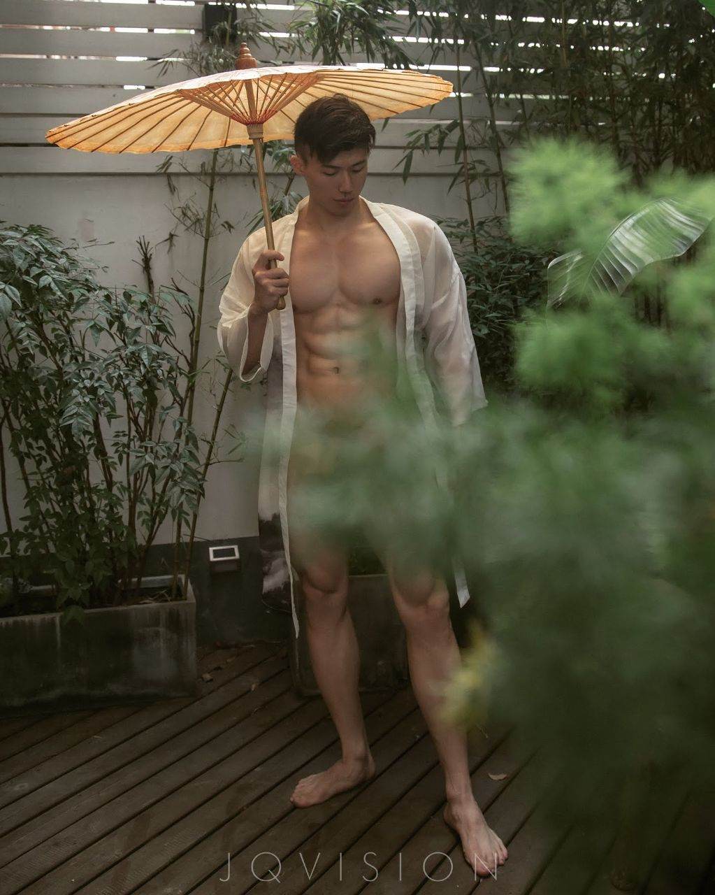 หนุ่มหล่อขึ้นปก 961.3