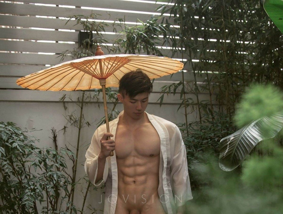 หนุ่มหล่อขึ้นปก 961.3