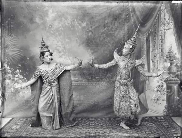 THAILAND 🇹🇭 | Thai dance: ภาพถ่ายท่ารำแม่บทใหญ่ในเครื่องทรงตัวพระ-นาง ตามจารีตสมัยรัชกาลที่ ๖