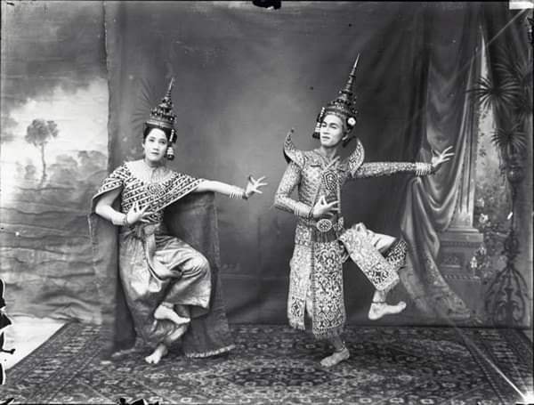 THAILAND 🇹🇭 | Thai dance: ภาพถ่ายท่ารำแม่บทใหญ่ในเครื่องทรงตัวพระ-นาง ตามจารีตสมัยรัชกาลที่ ๖