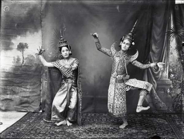 THAILAND 🇹🇭 | Thai dance: ภาพถ่ายท่ารำแม่บทใหญ่ในเครื่องทรงตัวพระ-นาง ตามจารีตสมัยรัชกาลที่ ๖