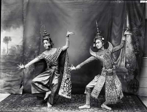 THAILAND 🇹🇭 | Thai dance: ภาพถ่ายท่ารำแม่บทใหญ่ในเครื่องทรงตัวพระ-นาง ตามจารีตสมัยรัชกาลที่ ๖