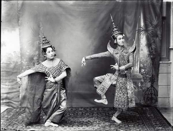 THAILAND 🇹🇭 | Thai dance: ภาพถ่ายท่ารำแม่บทใหญ่ในเครื่องทรงตัวพระ-นาง ตามจารีตสมัยรัชกาลที่ ๖