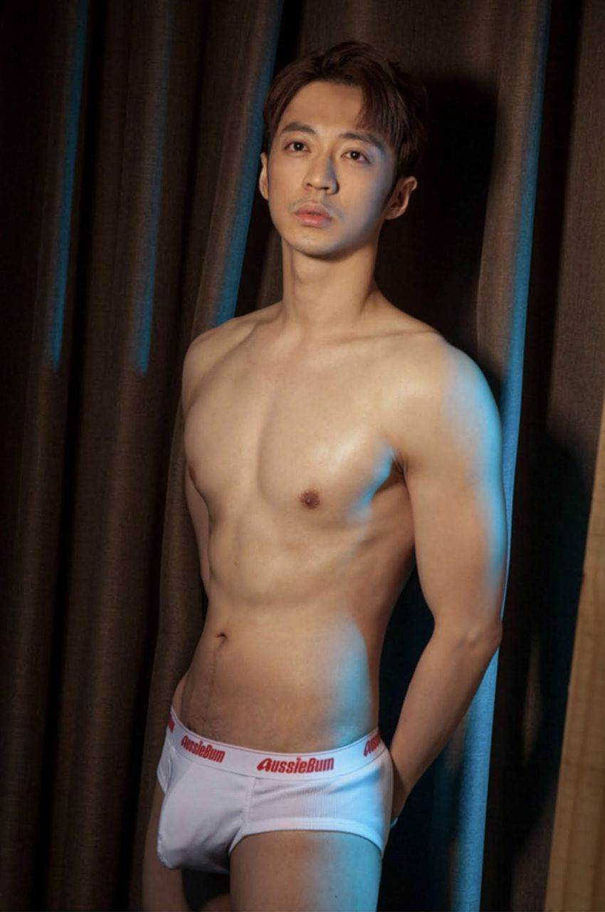 หนุ่มหล่อขึ้นปก 953.6