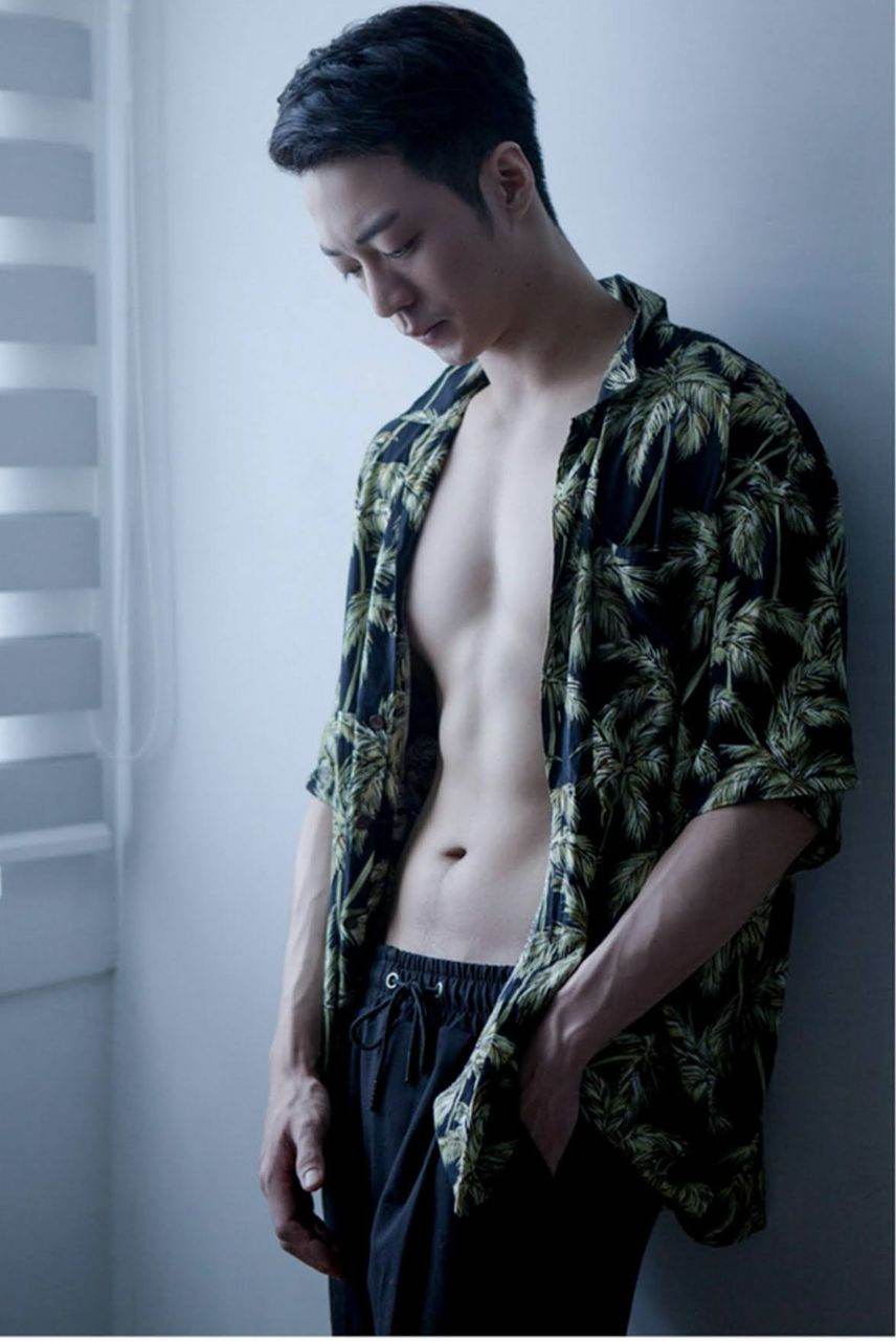 หนุ่มหล่อขึ้นปก 953.6