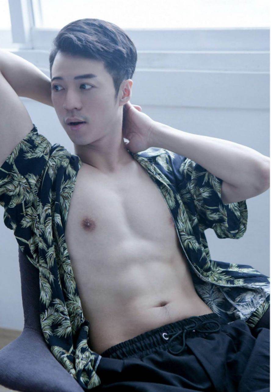 หนุ่มหล่อขึ้นปก 953.6