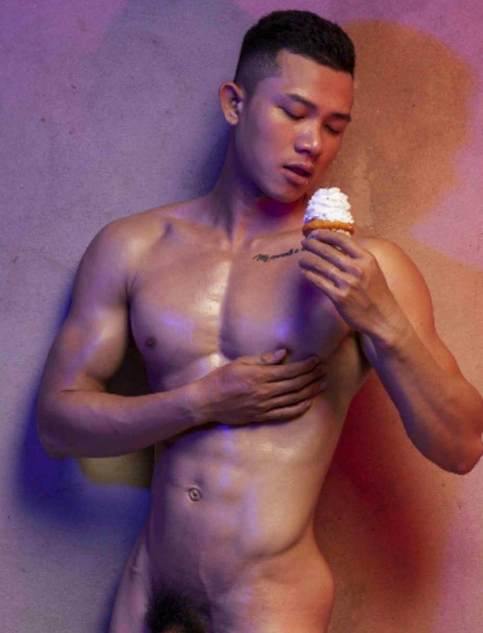 หนุ่มหล่อขึ้นปก 955.6