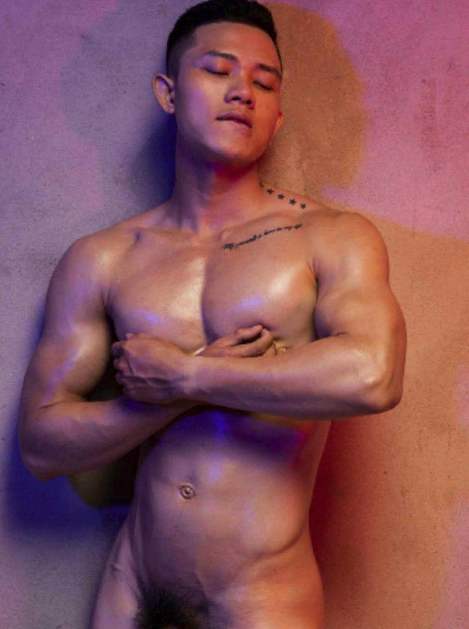 หนุ่มหล่อขึ้นปก 955.6