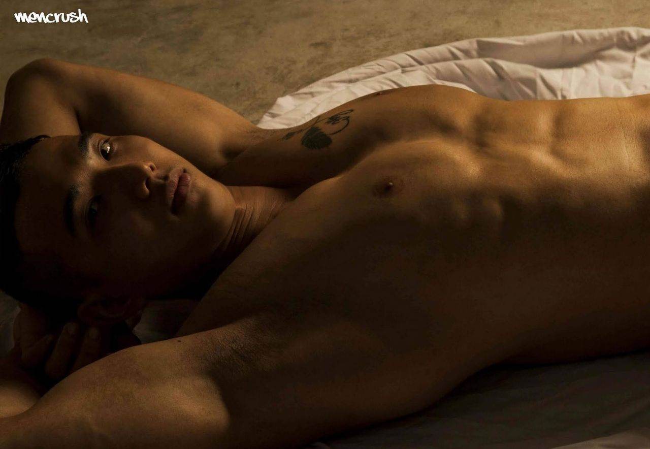 หนุ่มหล่อขึ้นปก 956.6