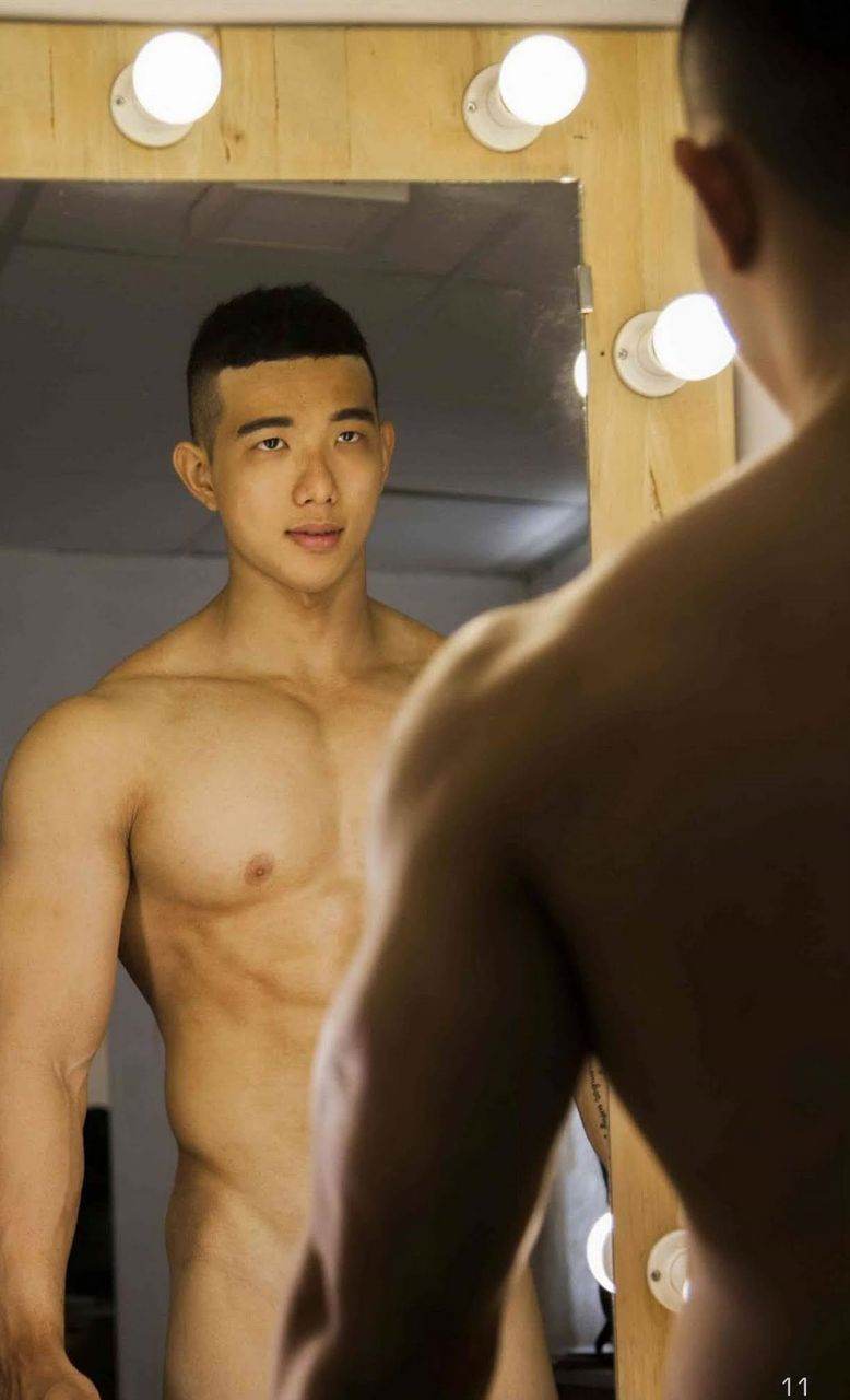 หนุ่มหล่อขึ้นปก 956.6
