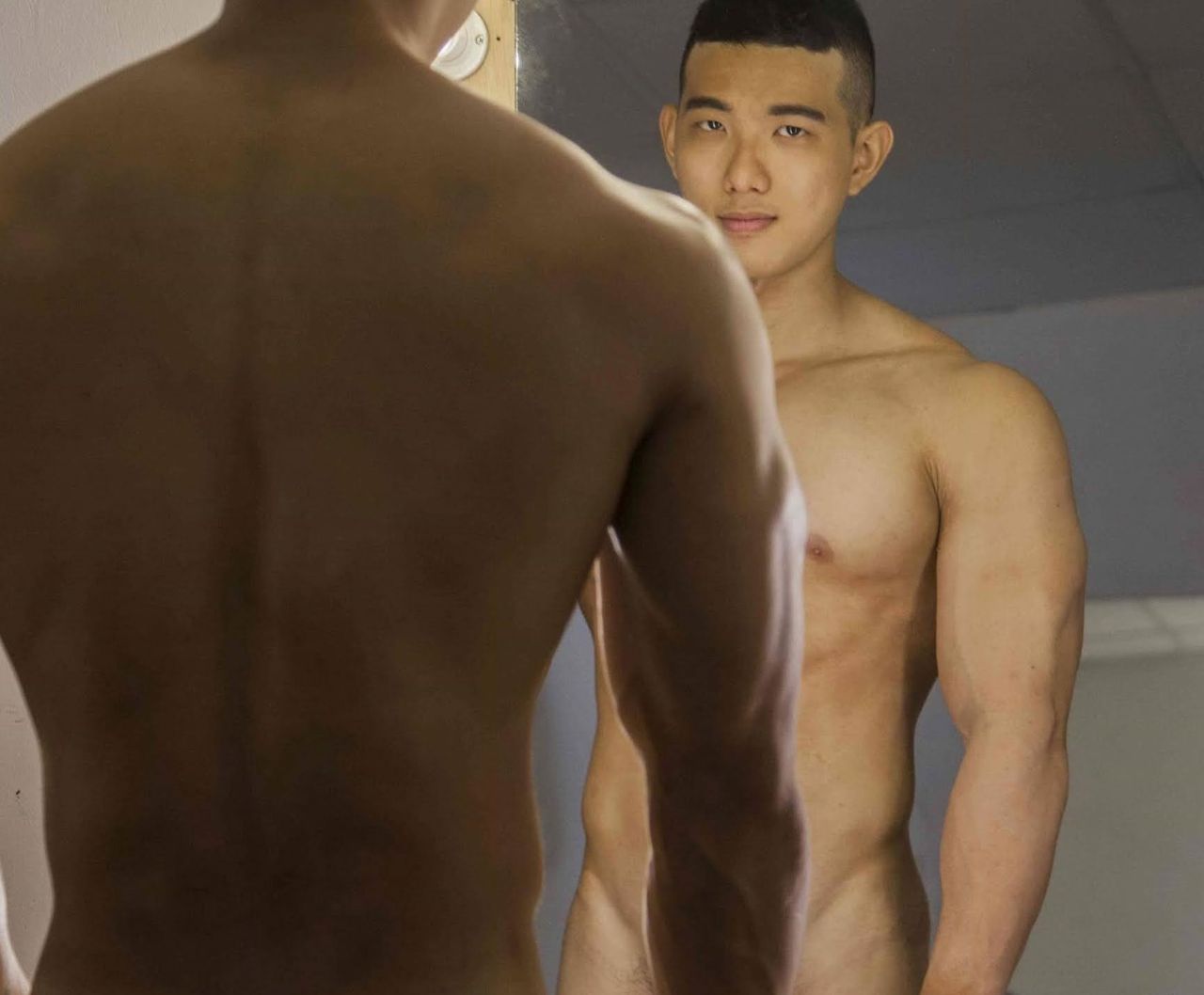 หนุ่มหล่อขึ้นปก 956.6
