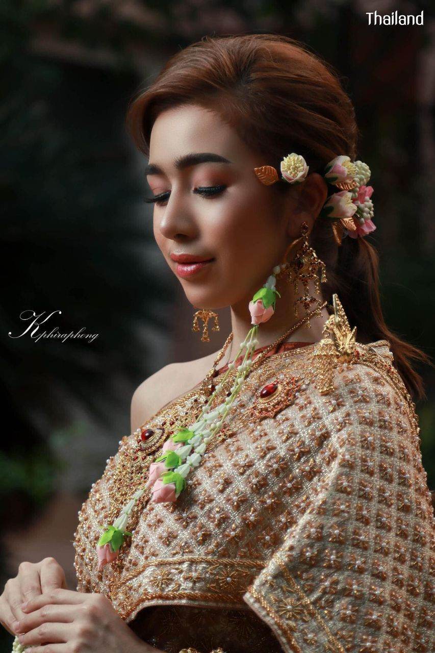 THAI WEDDING DRESS ( The sbai in Thai dress) | THAILAND 🇹🇭