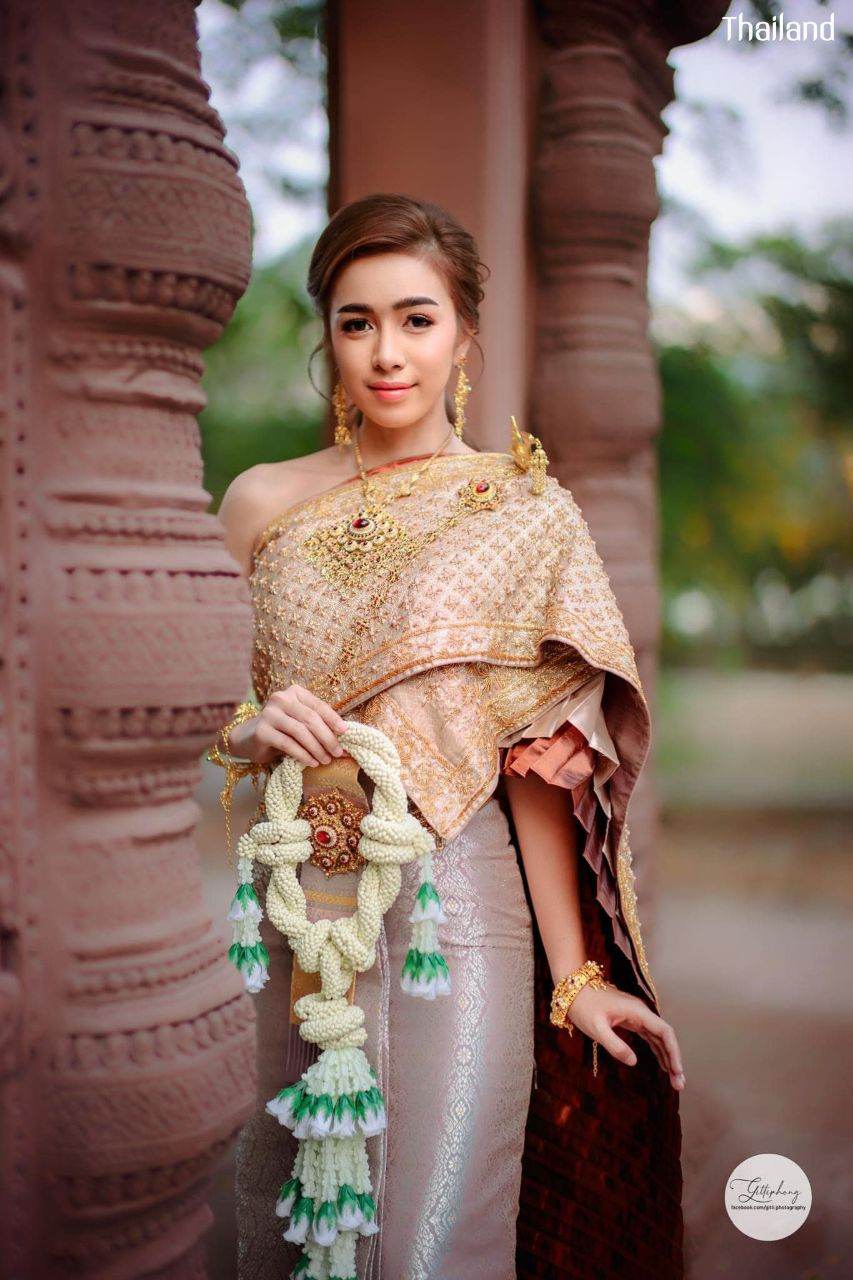 THAI WEDDING DRESS ( The sbai in Thai dress) | THAILAND 🇹🇭