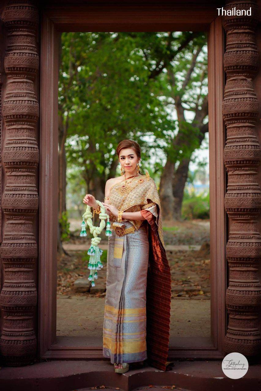THAI WEDDING DRESS ( The sbai in Thai dress) | THAILAND 🇹🇭