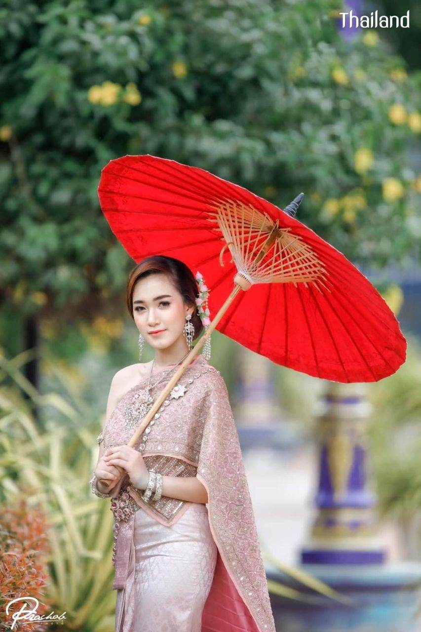 THAI WEDDING DRESS ( The sbai in Thai dress) | THAILAND 🇹🇭