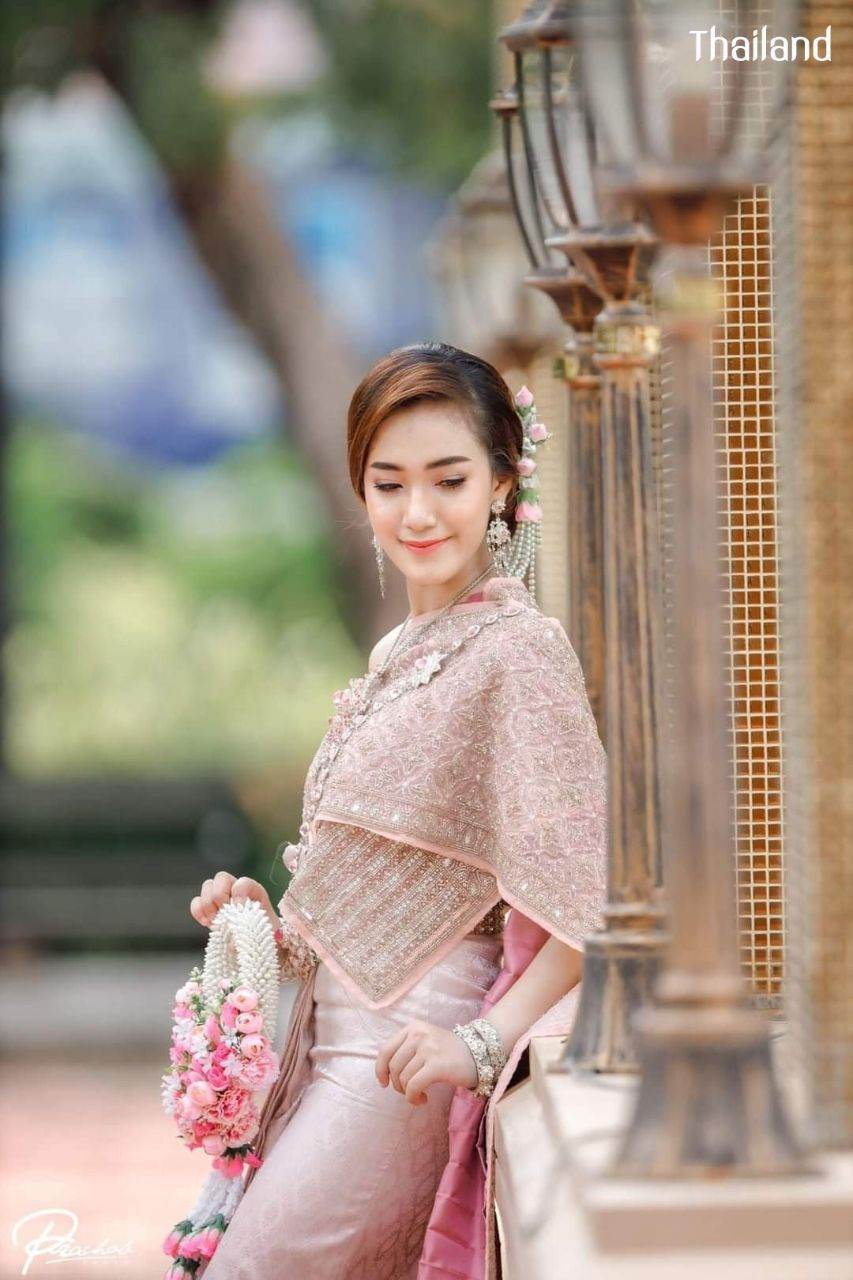 THAI WEDDING DRESS ( The sbai in Thai dress) | THAILAND 🇹🇭