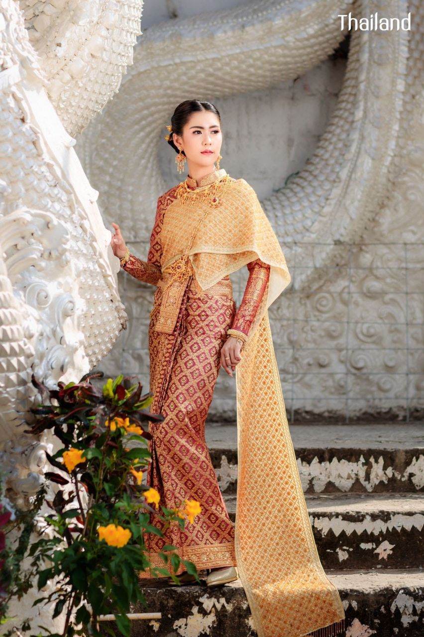 THAI WEDDING DRESS ( The sbai in Thai dress) | THAILAND 🇹🇭