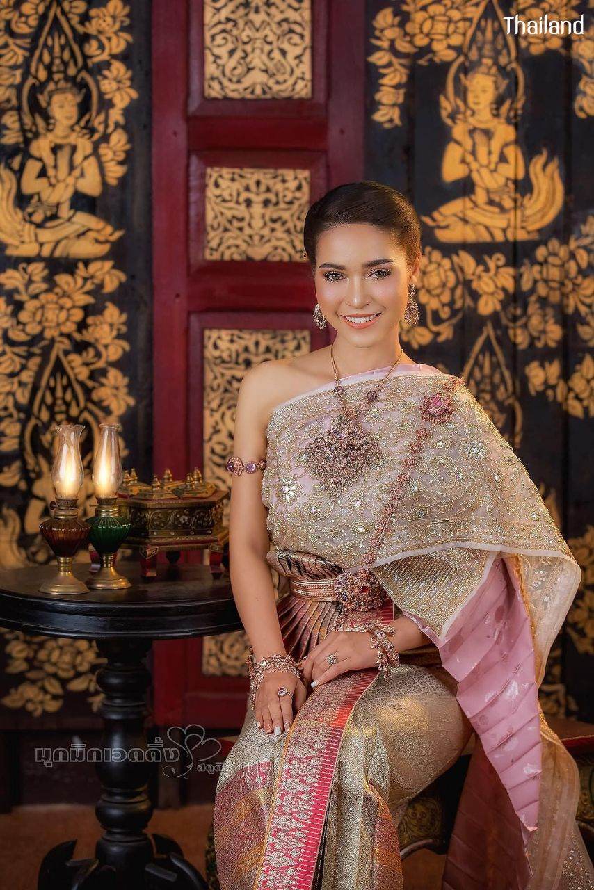 THAI WEDDING DRESS ( The sbai in Thai dress) | THAILAND 🇹🇭