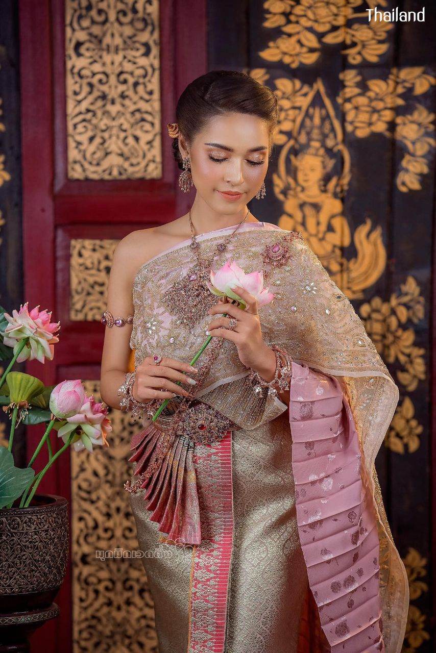 THAI WEDDING DRESS ( The sbai in Thai dress) | THAILAND 🇹🇭