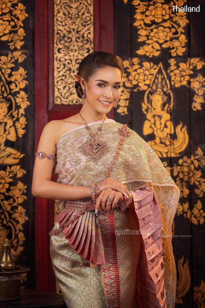 THAI WEDDING DRESS ( The sbai in Thai dress) | THAILAND 🇹🇭
