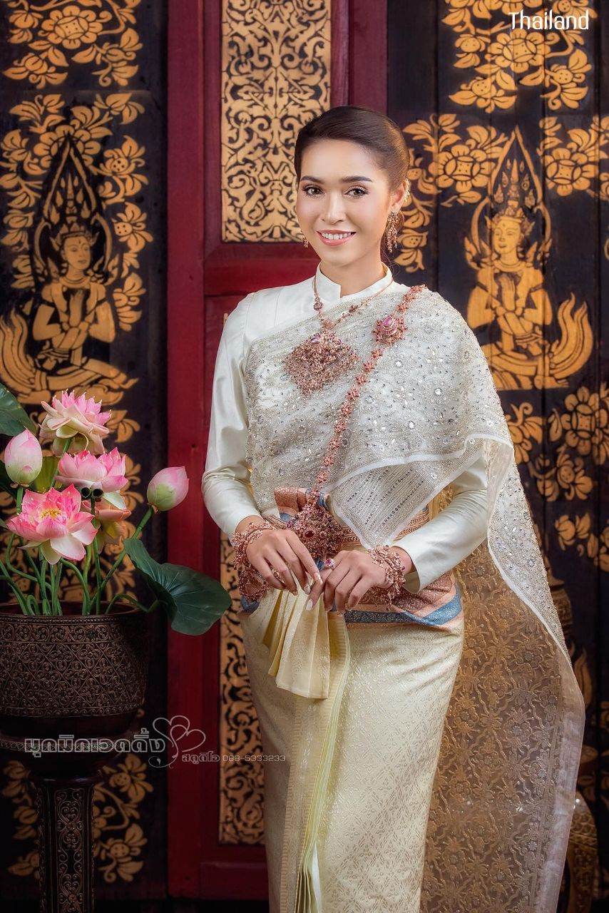 THAI WEDDING DRESS ( The sbai in Thai dress) | THAILAND 🇹🇭