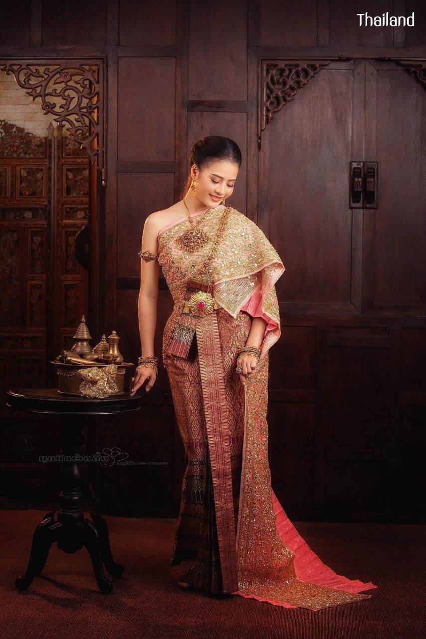 THAI WEDDING DRESS ( The sbai in Thai dress) | THAILAND 🇹🇭