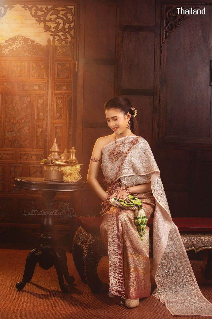 THAI WEDDING DRESS ( The sbai in Thai dress) | THAILAND 🇹🇭