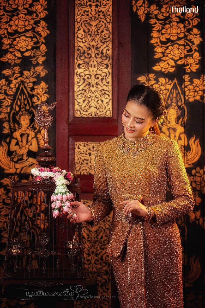 THAI WEDDING DRESS ( The sbai in Thai dress) | THAILAND 🇹🇭
