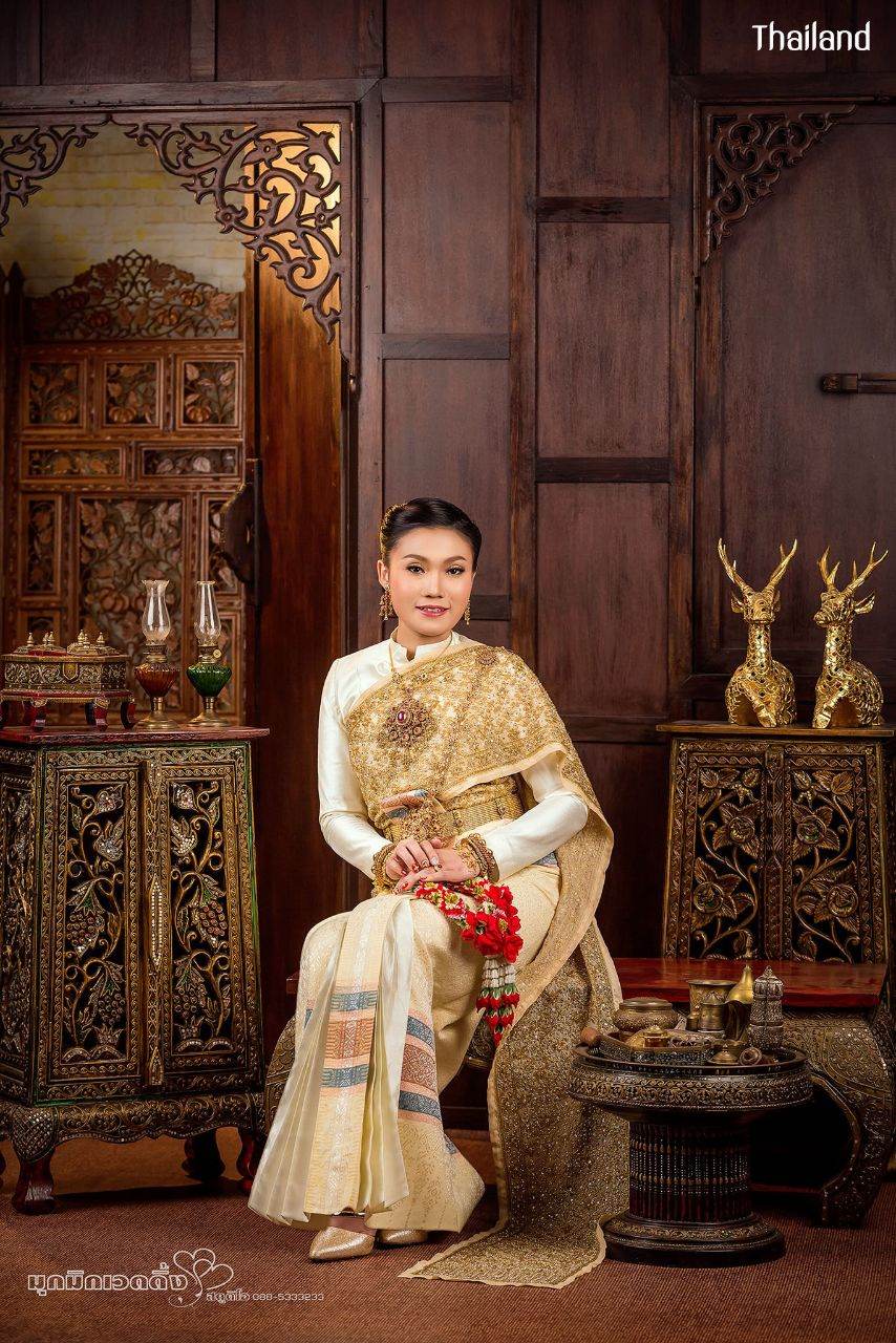 THAI WEDDING DRESS ( The sbai in Thai dress) | THAILAND 🇹🇭