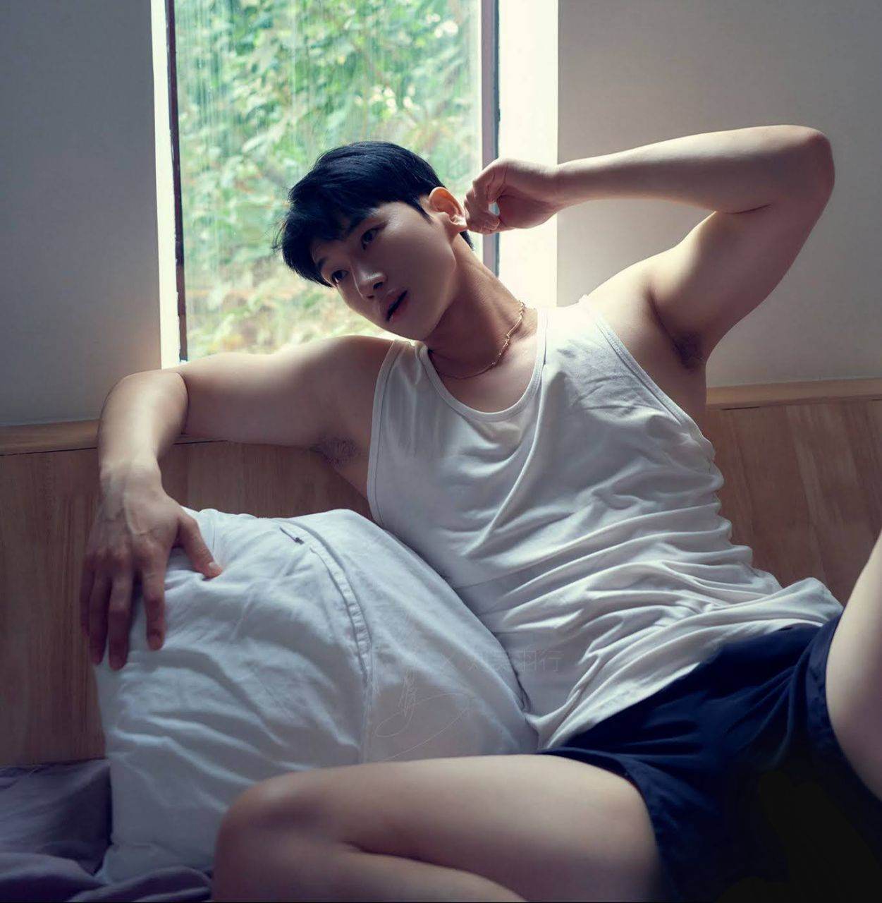 เมื่อเธอคนนั้นมาฉันจะรีบใส่เสื้อผ้าแล้วหลบออกไปทันที