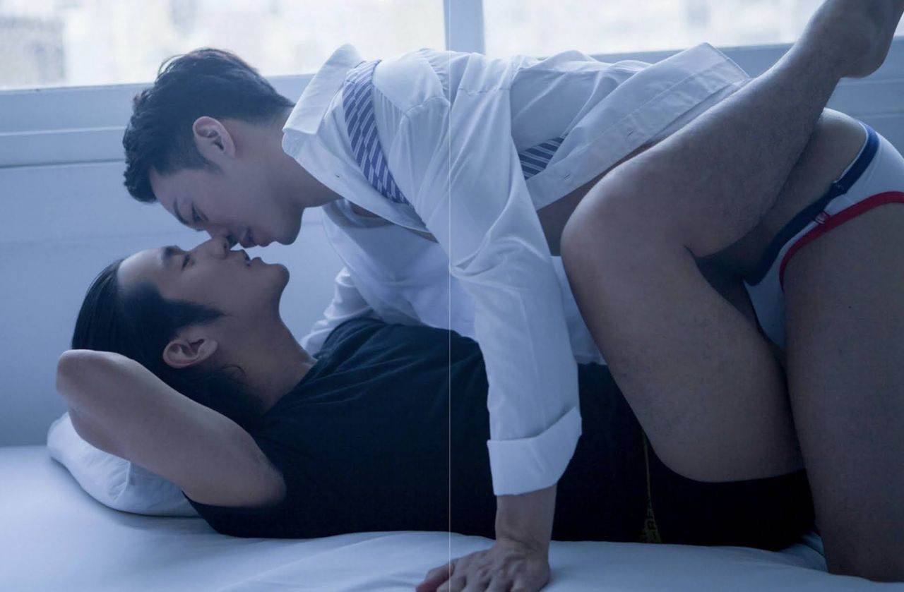 หนุ่มหล่อขึ้นปก 953.7