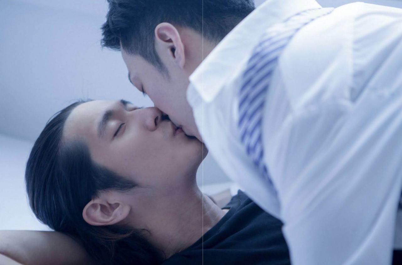 หนุ่มหล่อขึ้นปก 953.7