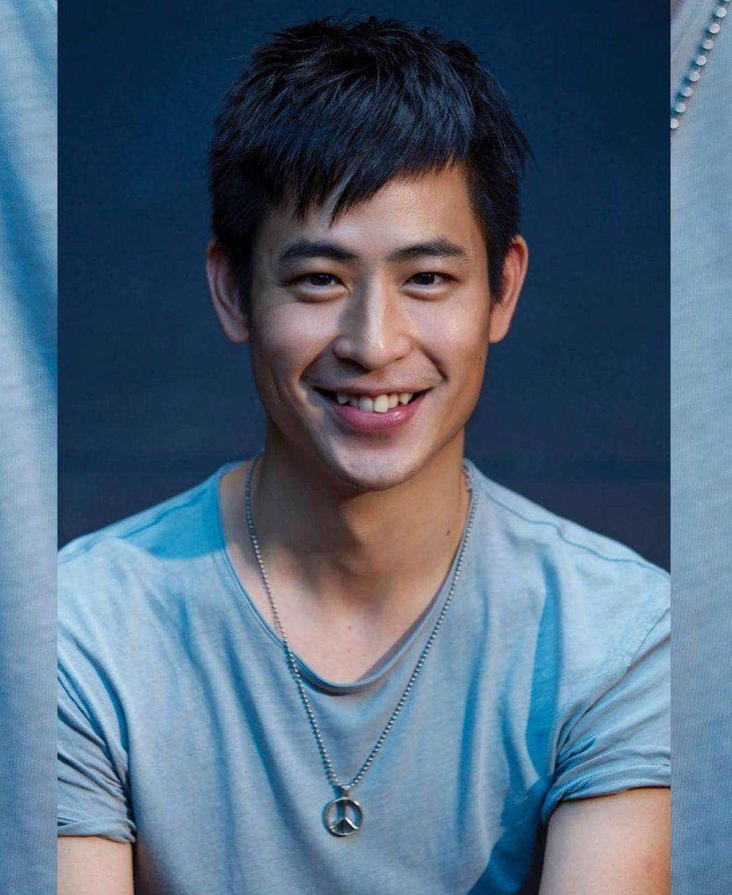 หนุ่มหล่อขึ้นปก 968