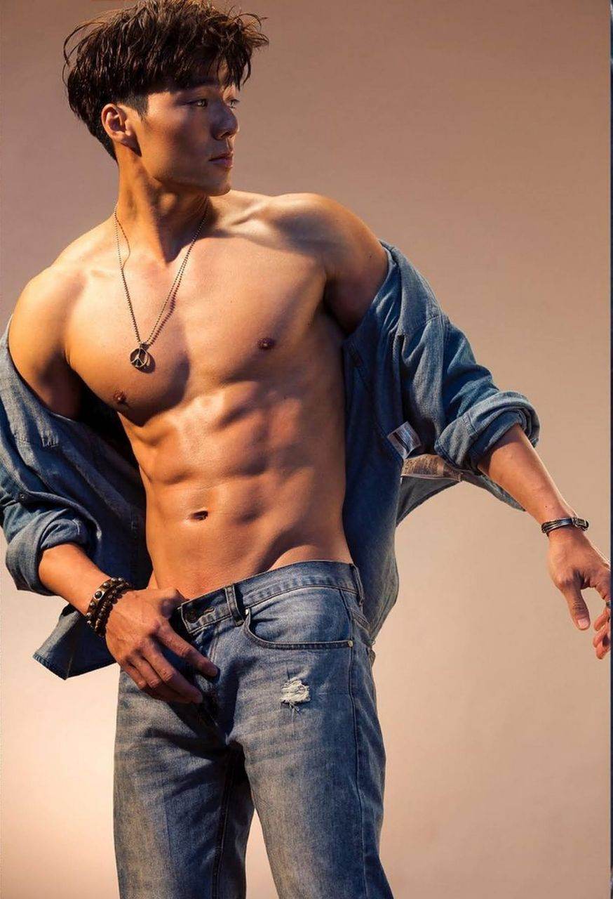 หนุ่มหล่อขึ้นปก 968