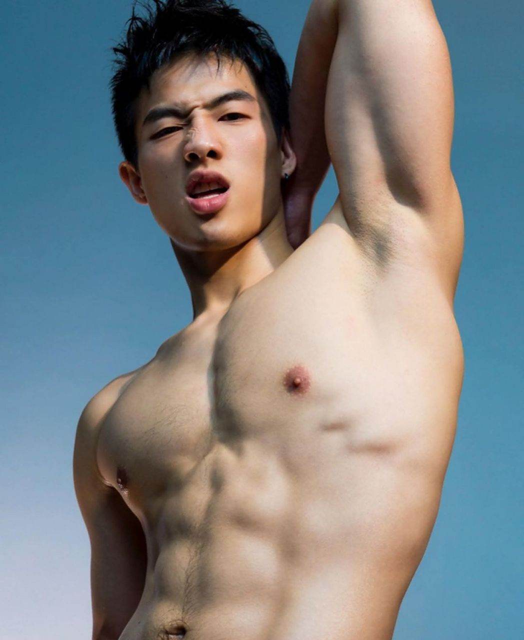 หนุ่มหล่อขึ้นปก 968