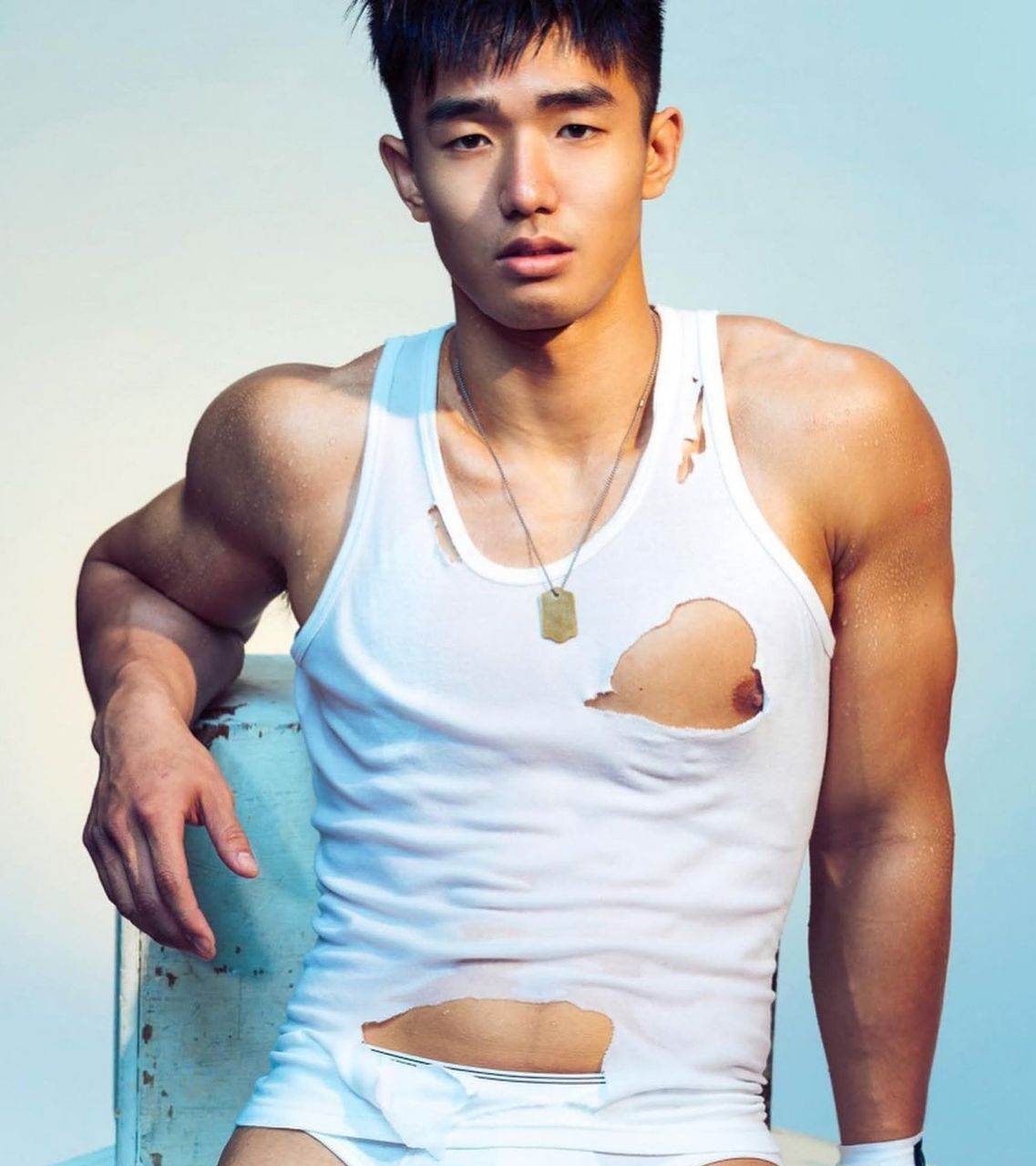 หนุ่มหล่อขึ้นปก 968