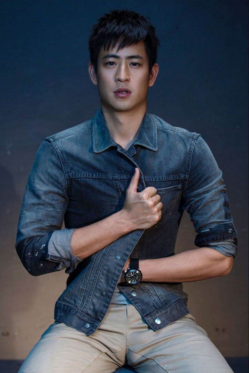 หนุ่มหล่อขึ้นปก 968