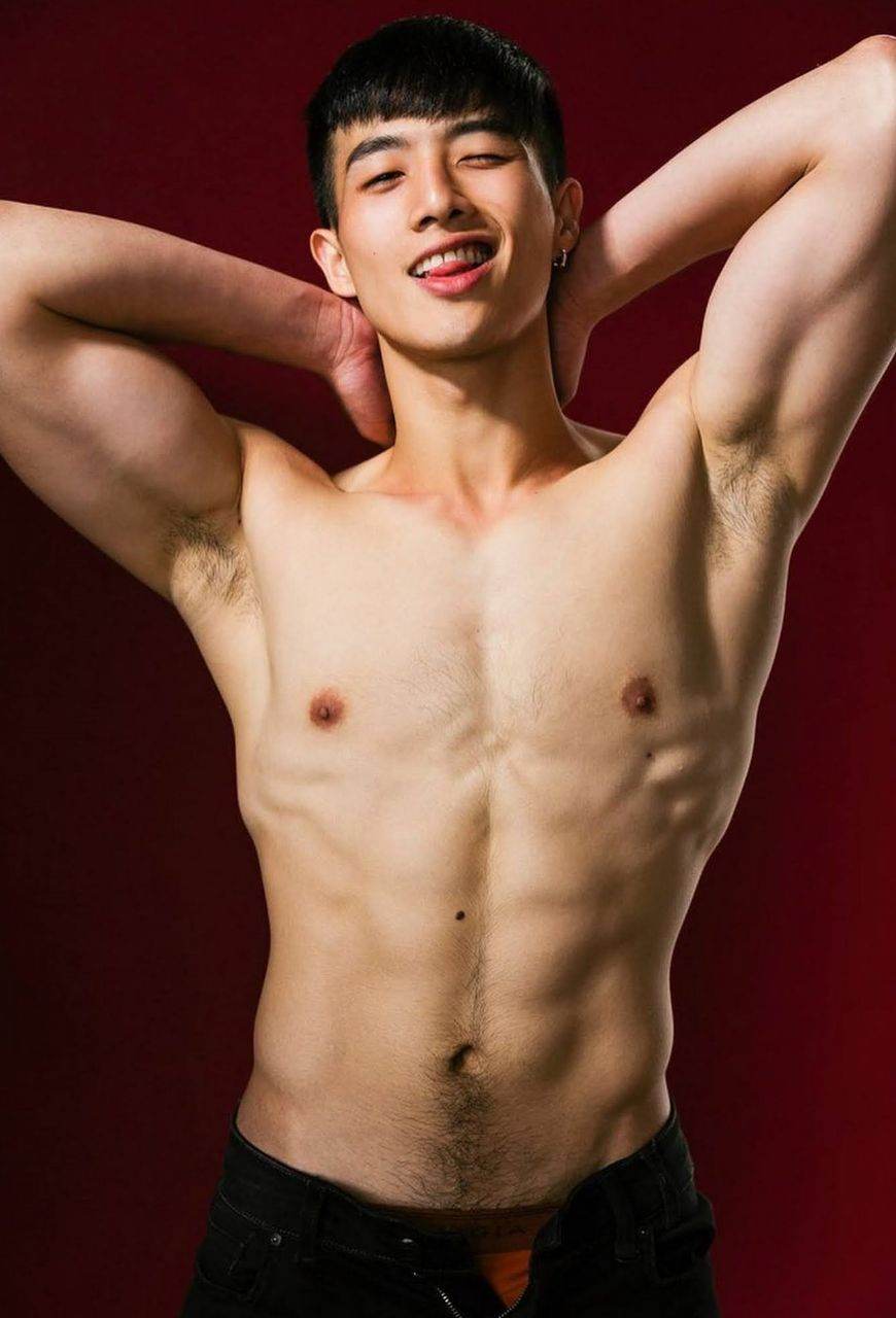 หนุ่มหล่อขึ้นปก 969